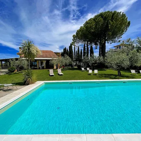 Villa Stylish With Amazing Views And Pool Near Montefalco And Bevagna Sleeps 14 Belvedere (Perugia)