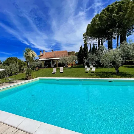 Villa Stylish With Amazing Views And Pool Near Montefalco And Bevagna Sleeps 14