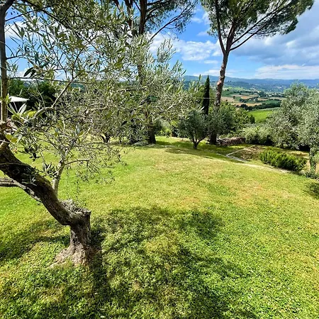 Villa Stylish With Amazing Views And Pool Near Montefalco And Bevagna Sleeps 14