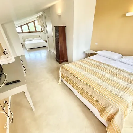 Villa Stylish With Amazing Views And Pool Near Montefalco And Bevagna Sleeps 14 *